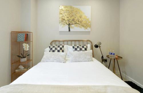 Elegant Epsom Flat in Period Building - Photo 18