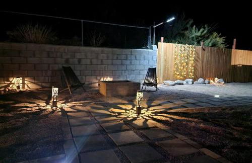 Modern Cabin with Arcade, Foosball Table and Fire Pit in Meadview, Arizona - Foto 7