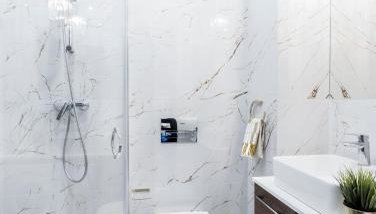 Targowa 10 z widokiem na Stadion Narodowy by VAYA STAYS - Foto 5, Shower