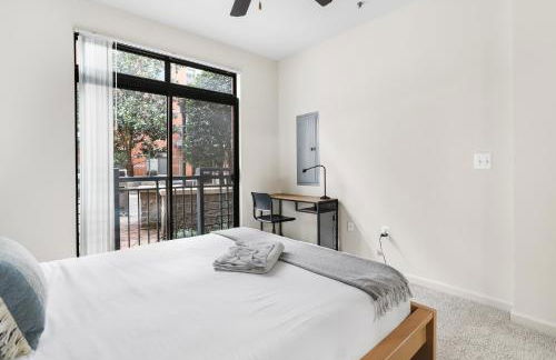 Spacious Comfort Near Downtown Hotspots - Foto 18