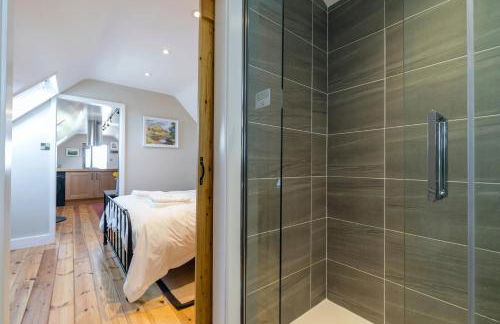 Hayloft with Log Burner and panoramic views - Photo 23