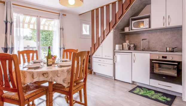 1 bedroom Apartment in Merville-Franceville-Plage - Photo 4, Kitchen / Dining Room