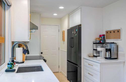Serene Sunlit Retreat - Remodeled with EV charging and AC - Foto 15