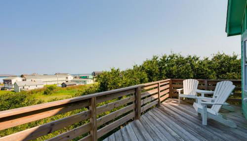 Quiet Hatteras Duplex with Decks about 1 Mile to Beach - Foto 2