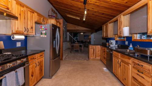 Lakefront Family Home Private Dock with Huge Views - Foto 4