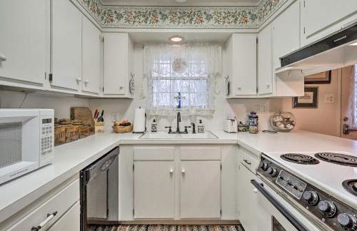 Riverfront Martindale House with 2 Covered Decks - Foto 12