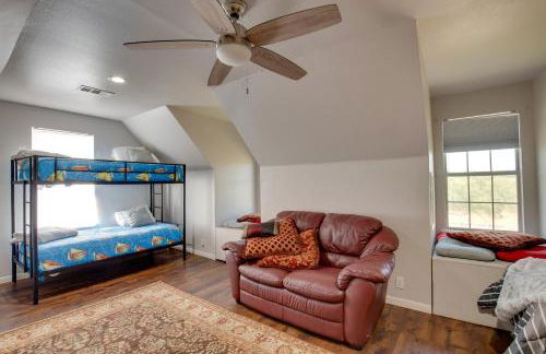 Game Room and Dock Waterfront Granbury Lake Retreat - Foto 14