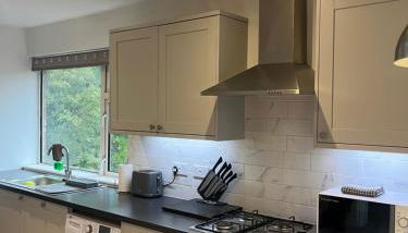 2 Bed Contractor Accommodation - 15min Drive to Heathrow & Windsor - Foto 4