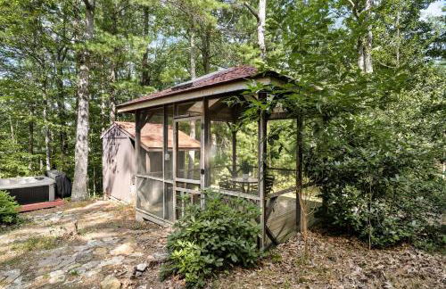 Hot Tub Deck Screened Porch Fire Pit & WiFi - Photo 28