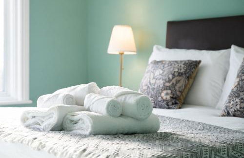 Victorian 2 Bedroom Flat, King Beds, Free WiFi, Near Shops & Transport, E17 - Foto 9