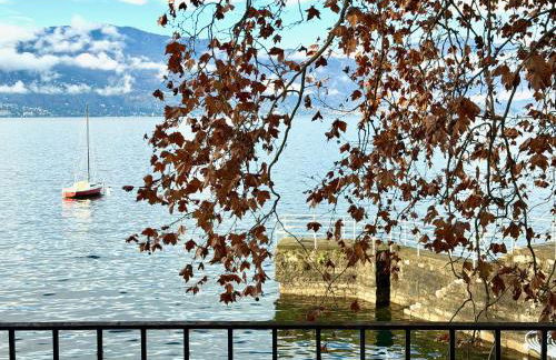 Luxury Lakefront Villa on Lake Maggiore with Private Beach - Photo 35