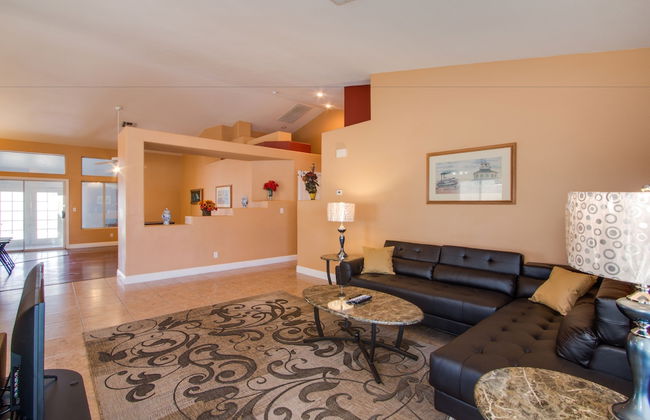 Beautiful Spacious House very Nice area - Photo 2