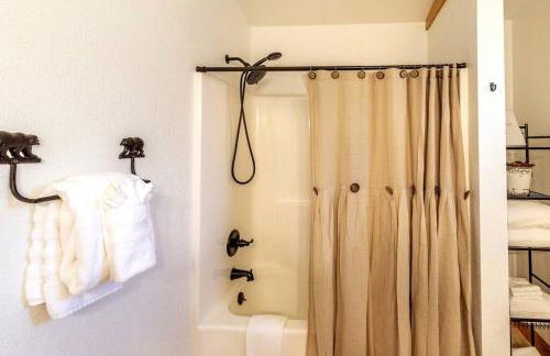 *New Owner Special* Cozy Cabin with mountain views - Foto 10