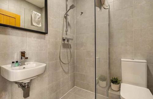 Central Warehouse Apt - Sleeps 8, Pet Friendly - Photo 12
