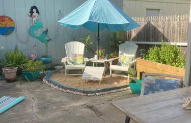 Beach Blanket Bungalow - A Wonderful townhome near the beach - Photo 1