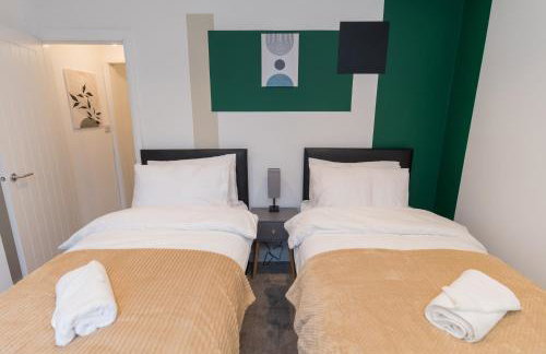 Perfect for Contractors & Families - Free Parking - Foto 23