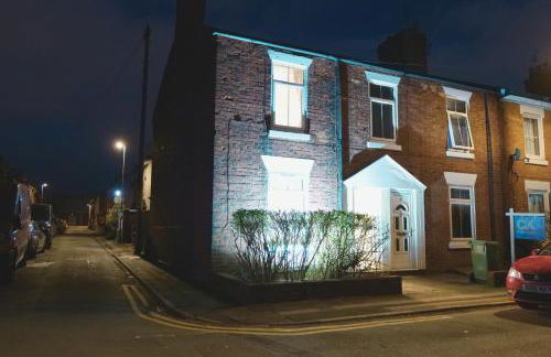 Town Centre House with parking, Wi-Fi - Foto 2