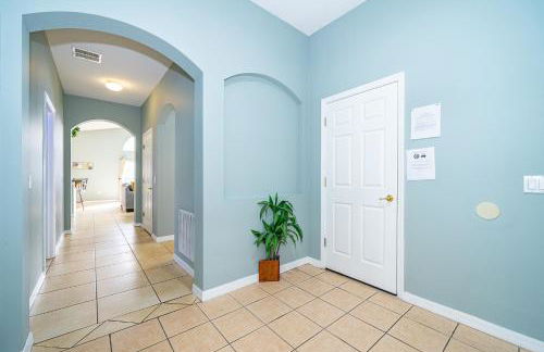 4BR-3BA-Large Private Pool-Free WiFi-Near Disney - Foto 5