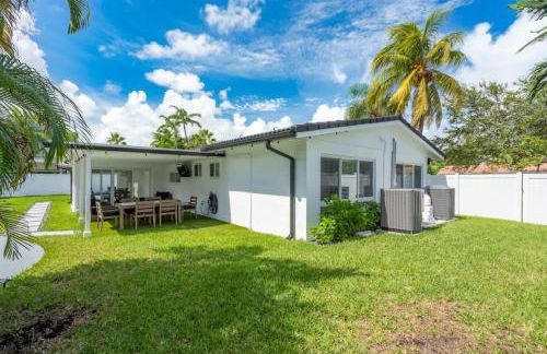 Delilas Chic 3 Bedroom 2 bath Abode with Heated Pool - Foto 54