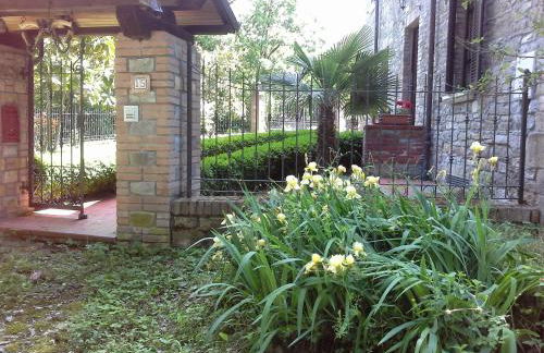 Refurbished 3 Bedroom Farmhouse in Emilia - Photo 43