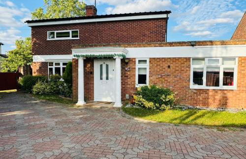 Contractors families free parking Ramsey Road - Foto 1