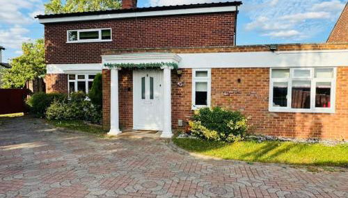 Contractors families free parking Ramsey Road - Foto 1, Garden, Garden view