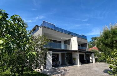 Villa Indigo - Photo 1