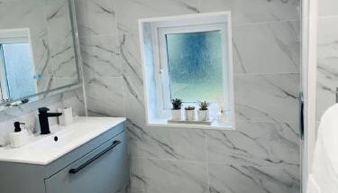 Luxury New Home - Photo 3