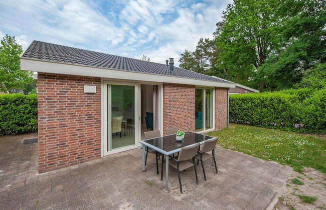 Modern Bungalow With Washer - Photo 1