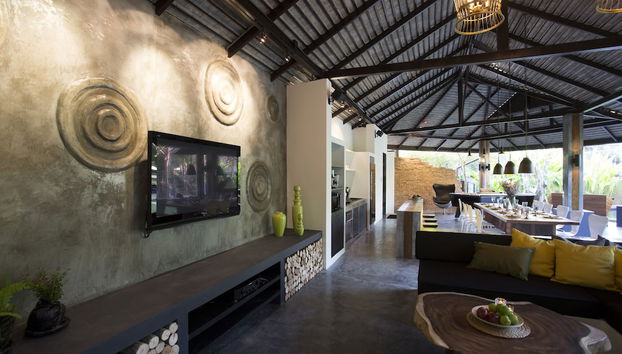 Check-in/check-out kiosk