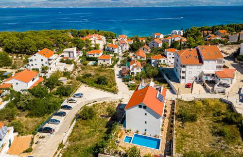 La Perla Apartments - Photo 3