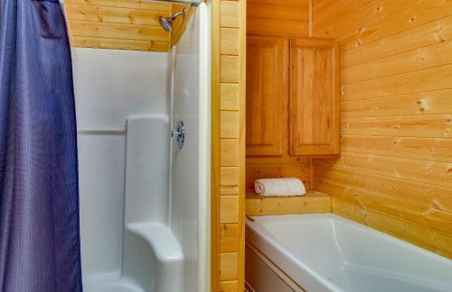 Hike, Fish and Relax Fireside! Forest Lakes Cabin - Foto 15