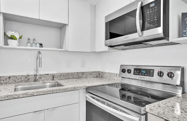 Modern Hallandale Apt w/ Backyard Near Beach - Foto 24