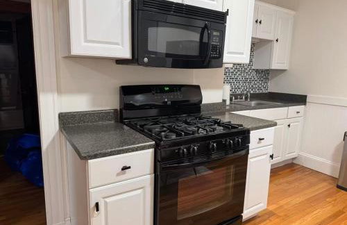 Spacious Revere 4 Bedrooms 2 Bathrooms Apartment Near Boston Airport and Beach - Foto 5