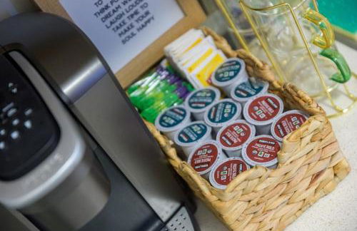 Charming and Cozy 1 Bedroom 1 Bathroom Guest Suite in Silverlake - Foto 48