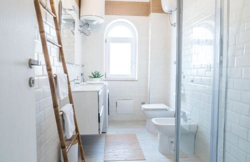 Athena Sea front Apartment, Parking & Pool - Foto 33