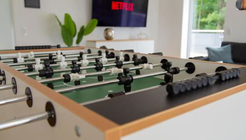 Exklusives Penthouse mit Whirlpool, Panoramaterrasse, Kino & Tischfußball für bis zu 8 Personen - Foto 2, Game Room