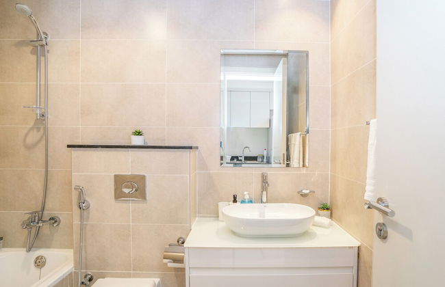 Tanin - Stylish Apartment With Balcony And Cityscape Views - Photo 13