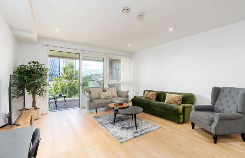 Tranquil 2-Bed Apartment, Balcony, Sleeps 6, 7 Minute Drive to King's Cross St Pancras - By City Peace - Foto 25