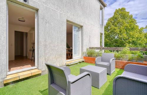 L'Oasis - Duplex - Parking Privé Gratuit - Terrasse Privée - 10mn RERD-T12 - 2 bedrooms - De 1 à 6 personnes - Shopping Mall - Primark - Piscine - Patinoire - Théâtre - Cinéma - Bibliothèque - Foto 3