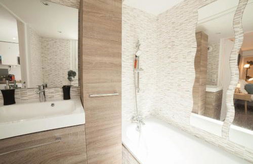 PRESTIGELOC - 3 Studios au Choix - 2 avec Sauna privé gratuit, 1 avec 3 Couchages, Centre-ville - Foto 10