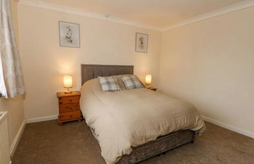 Hawksbridge Bungalow - Photo 18