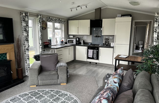 Beautiful and Tranquil Lakeside Lodge - Sleeps 5 - Foto 11