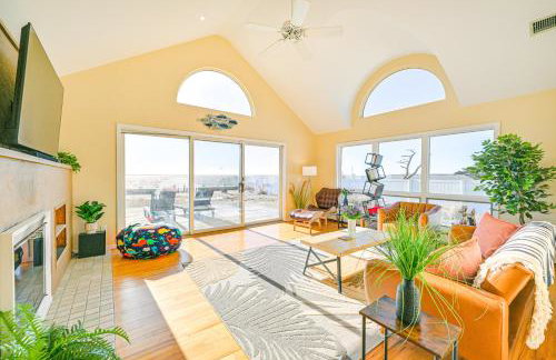 Bayfront Home in Patchogue w/ Deck & Fishing Dock - Foto 1