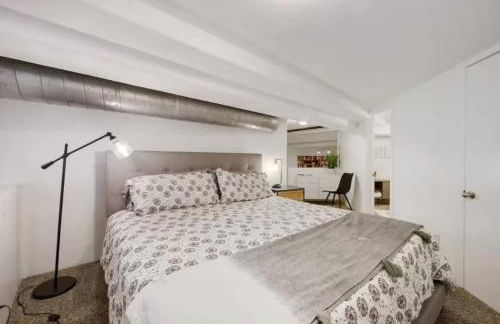 Loft Retreat - King Bed&Balcony - Pet-Friendly 30 - Foto 5