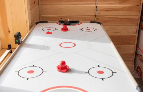 Cozy Cinema Cabin - Hot Tub and More - Foto 61