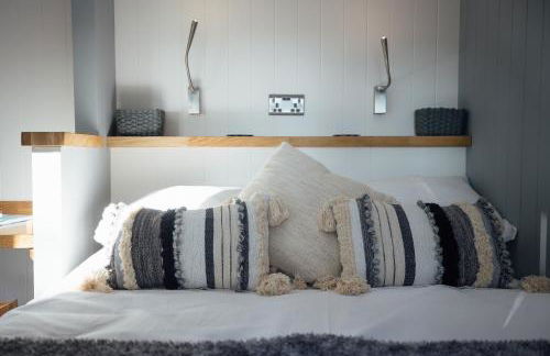 Cwtch Ffynnone Luxury Shepherds Hut - Foto 8