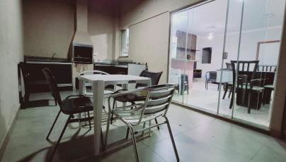 CASA - 3 quartos com ar - 2 banheiros - garagem para 2 carros - Foto 4