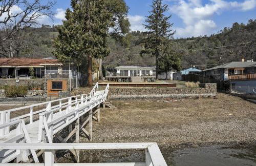 Sandy Feet Retreat -- Lakefront Retreat With Sand Volleyball Court! - Foto 34