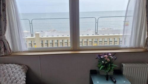 Seafront Caravan - Golden Sands - 6 Berth by Your Away Stays - Foto 5
